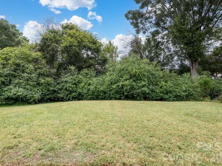 8530 Glenway Court, Charlotte, NC 28226.  MLS# CAR4428393, YatesRealty ID 52894. 