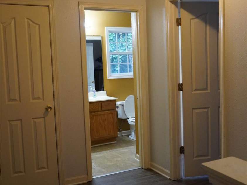 2740 Meadow Knoll Drive, Charlotte, NC 28269.  MLS# CAR4428417, YatesRealty ID 52895. 