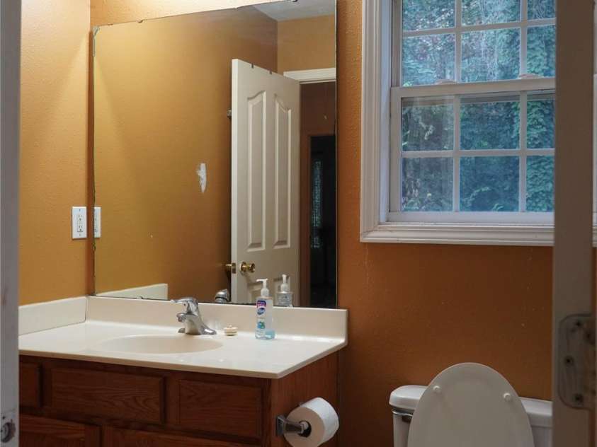 2740 Meadow Knoll Drive, Charlotte, NC 28269.  MLS# CAR4428417, YatesRealty ID 52895. Guest Bathrrom