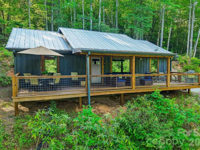 127 Short Road, Cashiers, NC 28717.  MLS# CAR4428452, YatesRealty ID 52896. 