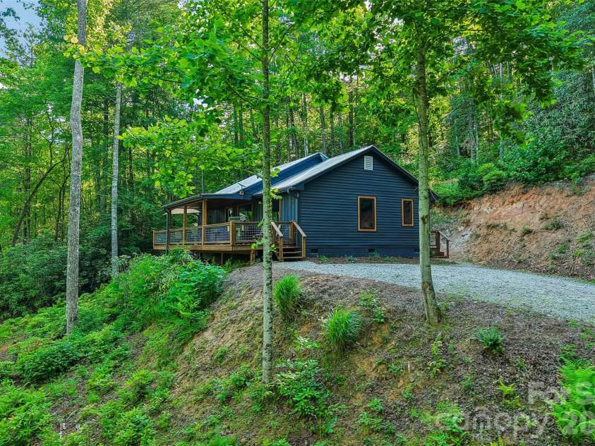 127 Short Road, Cashiers, NC 28717.  MLS# CAR4428452, YatesRealty ID 52896. 