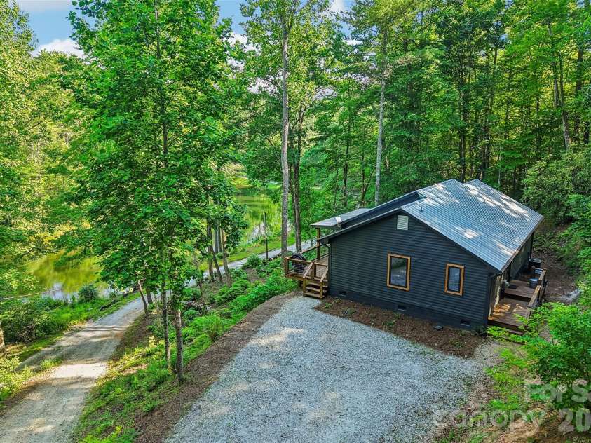 127 Short Road, Cashiers, NC 28717.  MLS# CAR4428452, YatesRealty ID 52896. 