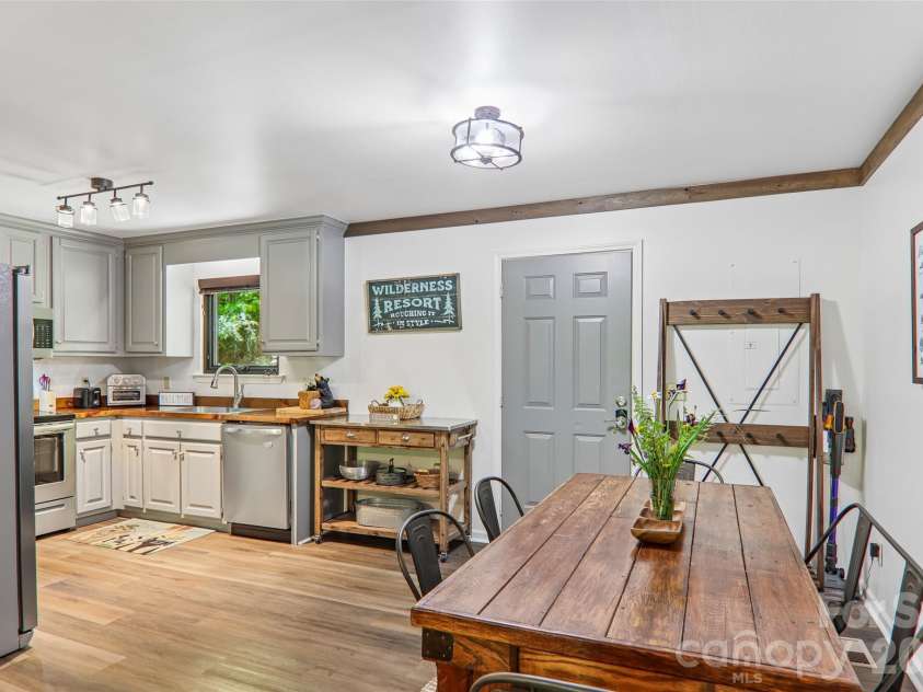127 Short Road, Cashiers, NC 28717.  MLS# CAR4428452, YatesRealty ID 52896. 