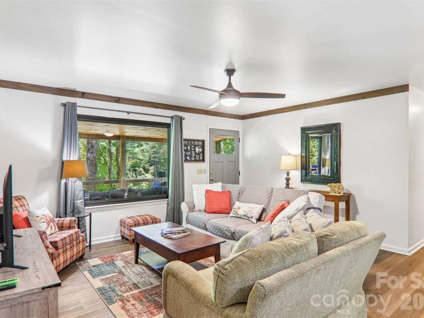 127 Short Road, Cashiers, NC 28717.  MLS# CAR4428452, YatesRealty ID 52896. 