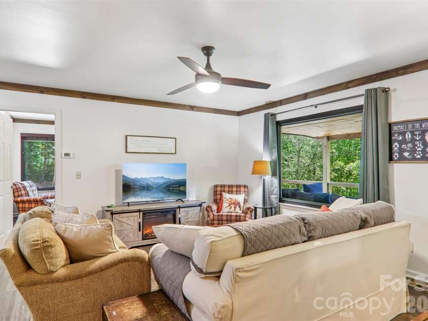 127 Short Road, Cashiers, NC 28717.  MLS# CAR4428452, YatesRealty ID 52896. 