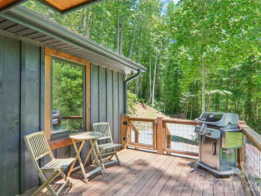 127 Short Road, Cashiers, NC 28717.  MLS# CAR4428452, YatesRealty ID 52896. 