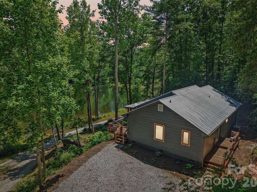 127 Short Road, Cashiers, NC 28717.  MLS# CAR4428452, YatesRealty ID 52896. 