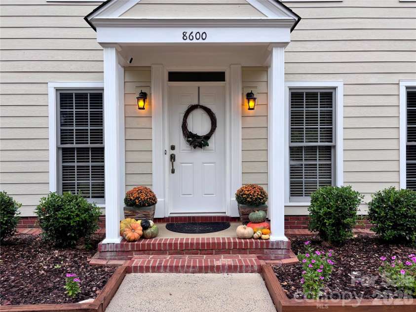 8600 Beeswood Drive, Charlotte, NC 28277.  MLS# CAR4427788, YatesRealty ID 52897. Covered Front Porch
