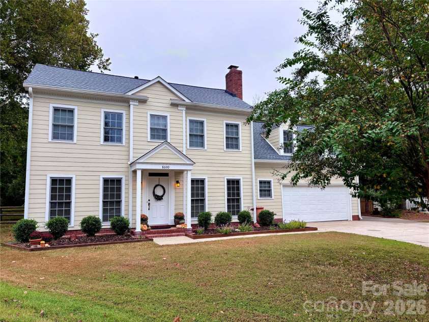 8600 Beeswood Drive, Charlotte, NC 28277.  MLS# CAR4427788, YatesRealty ID 52897. Fiber Cement Siding