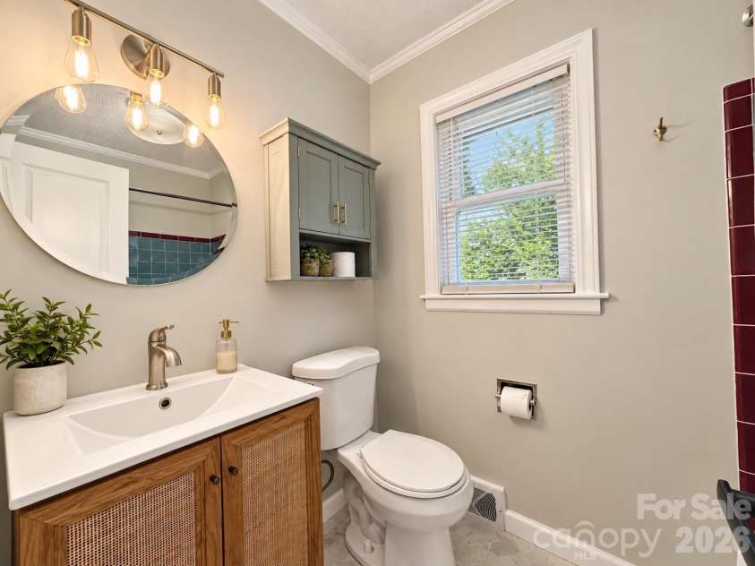 126 Stradley Mountain Road, Asheville, NC 28806.  MLS# CAR4428453, YatesRealty ID 52898. Guest Bath