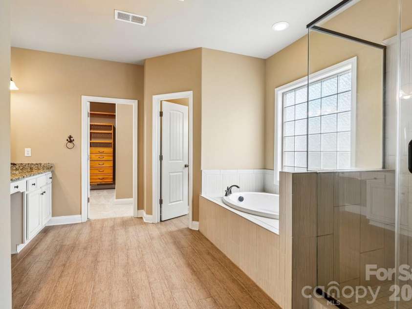 2950 Donegal Drive, Kannapolis, NC 28081.  MLS# CAR4427977, YatesRealty ID 52901. 