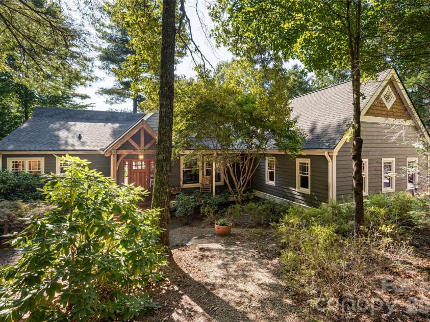 137 Bear Landing Drive, Hendersonville, NC 28792.  MLS# CAR4422900, YatesRealty ID 52902. 