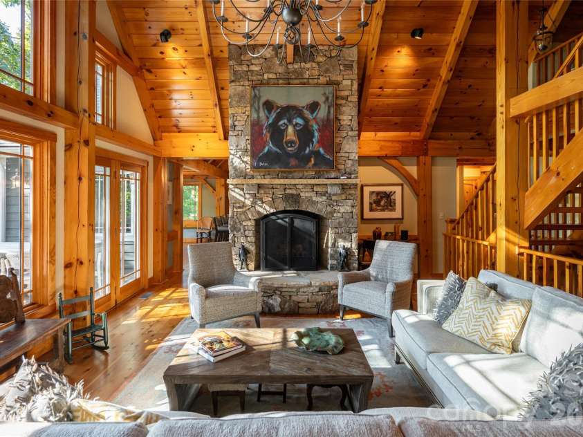 137 Bear Landing Drive, Hendersonville, NC 28792.  MLS# CAR4422900, YatesRealty ID 52902. 