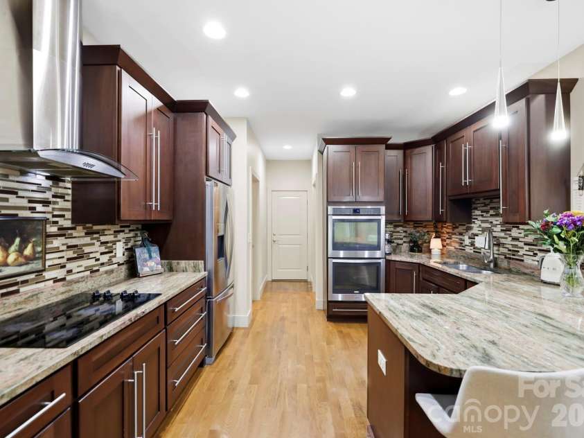 9 Pondberry Court, Asheville, NC 28806.  MLS# CAR4426242, YatesRealty ID 52905. Kitchen