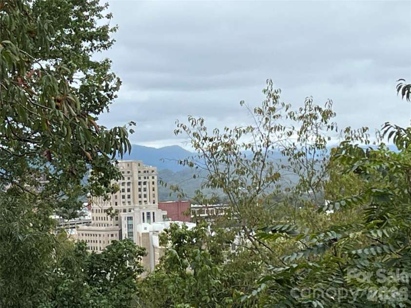 332 Beaumont Street, Asheville, NC 28801.  MLS# CAR4427490, YatesRealty ID 52906. 