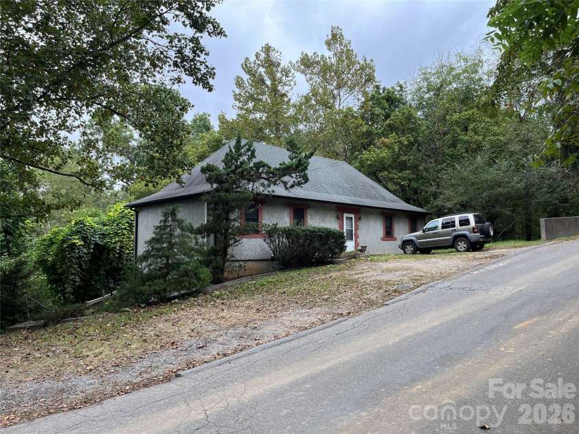 332 Beaumont Street, Asheville, NC 28801.  MLS# CAR4427490, YatesRealty ID 52906. 