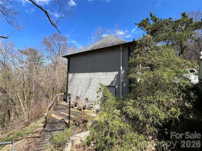 332 Beaumont Street, Asheville, NC 28801.  MLS# CAR4427490, YatesRealty ID 52906. Side deck