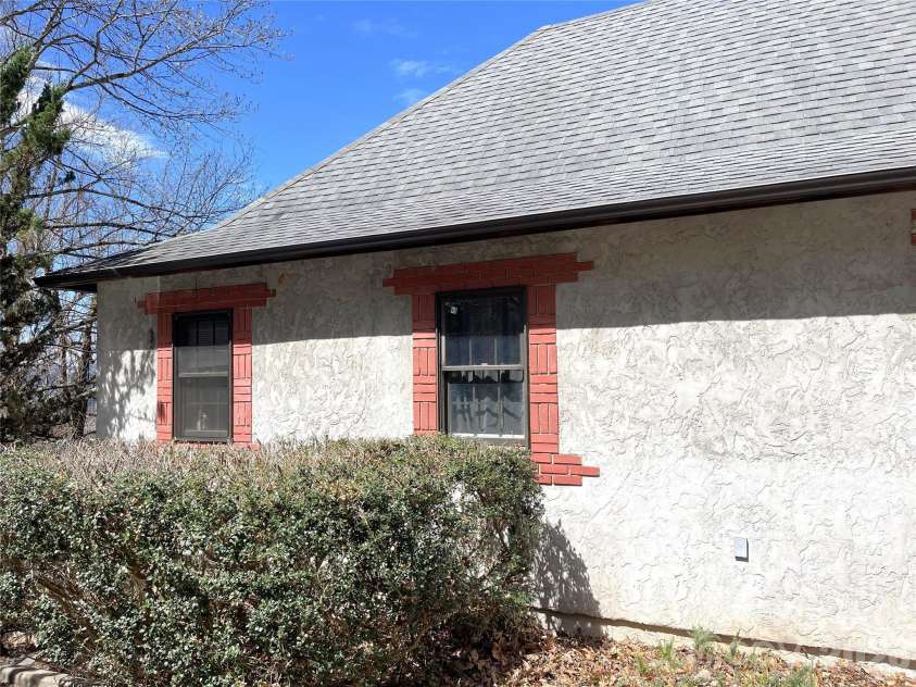 332 Beaumont Street, Asheville, NC 28801.  MLS# CAR4427490, YatesRealty ID 52906. Upper right front