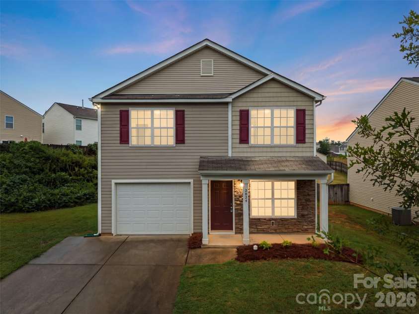 2824 Easton Knoll Drive, Dallas, NC 28034.  MLS# CAR4427656, YatesRealty ID 52907. 