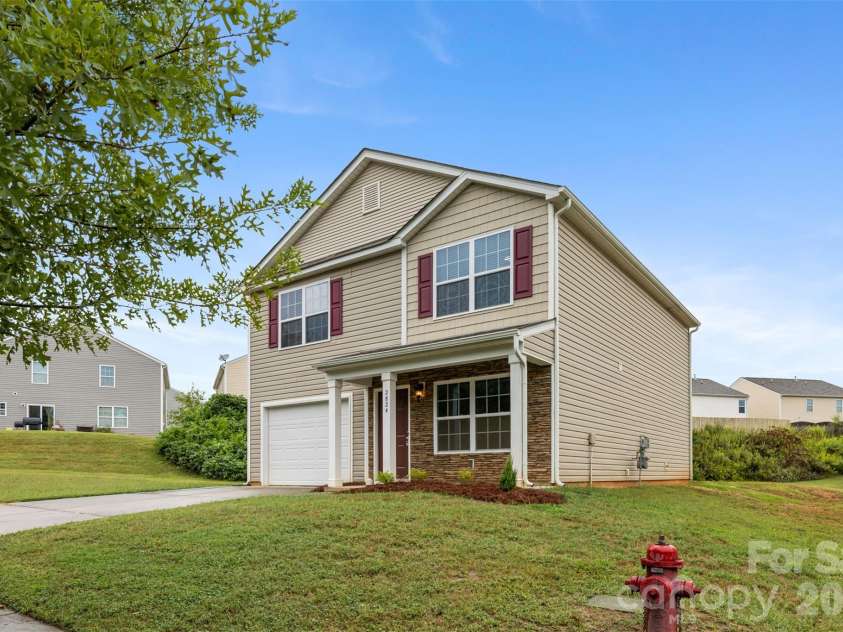 2824 Easton Knoll Drive, Dallas, NC 28034.  MLS# CAR4427656, YatesRealty ID 52907. 