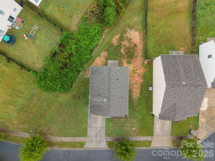 2824 Easton Knoll Drive, Dallas, NC 28034.  MLS# CAR4427656, YatesRealty ID 52907. 