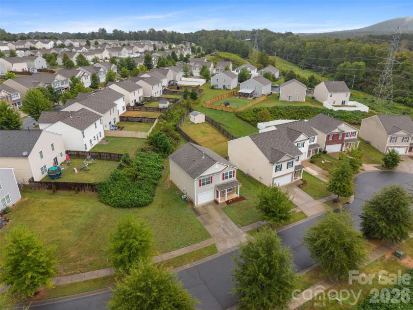 2824 Easton Knoll Drive, Dallas, NC 28034.  MLS# CAR4427656, YatesRealty ID 52907. 