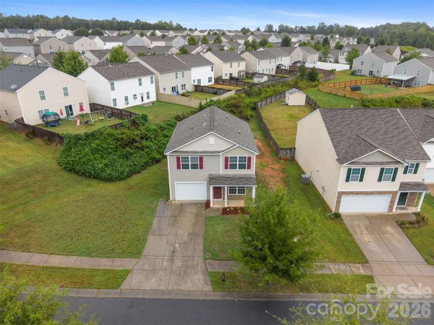 2824 Easton Knoll Drive, Dallas, NC 28034.  MLS# CAR4427656, YatesRealty ID 52907. 