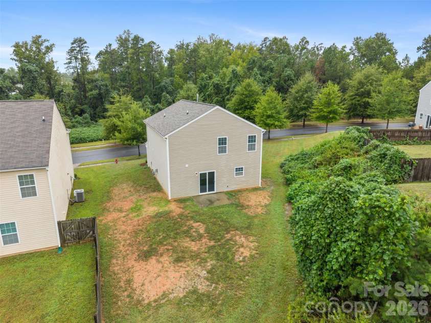 2824 Easton Knoll Drive, Dallas, NC 28034.  MLS# CAR4427656, YatesRealty ID 52907. 