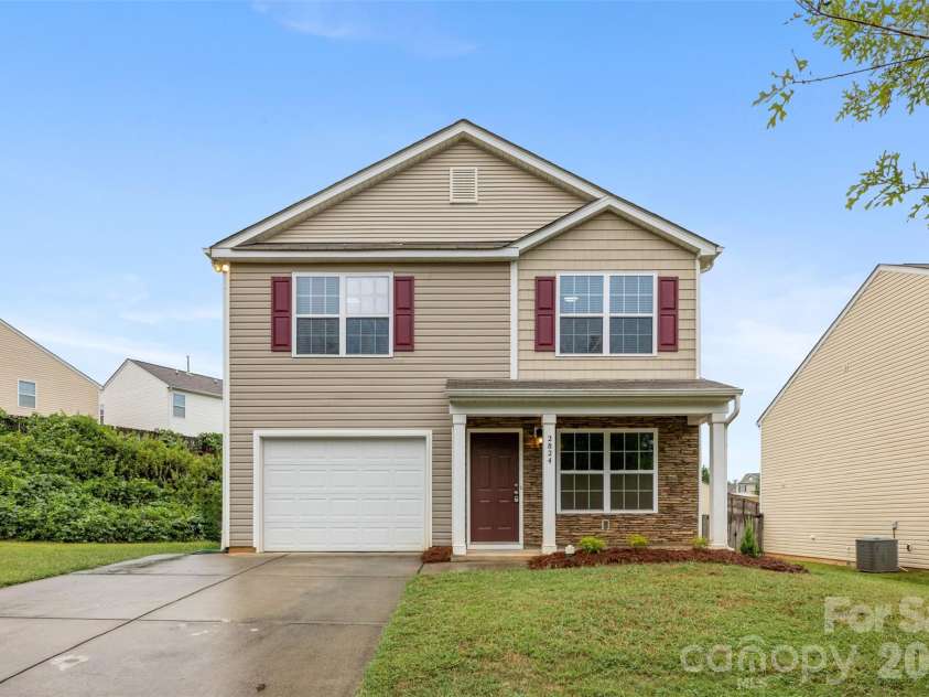 2824 Easton Knoll Drive, Dallas, NC 28034.  MLS# CAR4427656, YatesRealty ID 52907. Exterior front