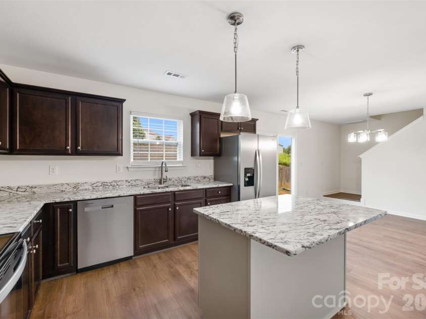 2824 Easton Knoll Drive, Dallas, NC 28034.  MLS# CAR4427656, YatesRealty ID 52907. Kitchen