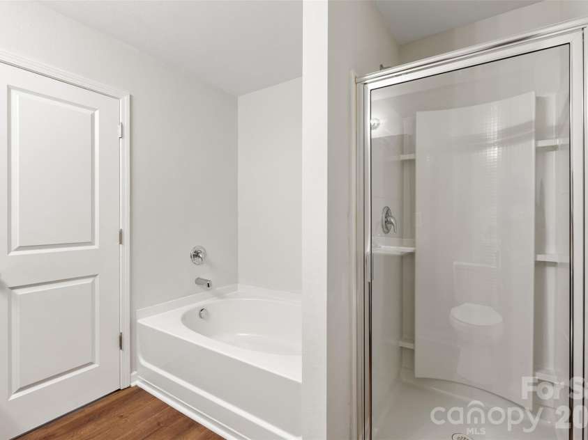 2824 Easton Knoll Drive, Dallas, NC 28034.  MLS# CAR4427656, YatesRealty ID 52907. Owner's bathroom
