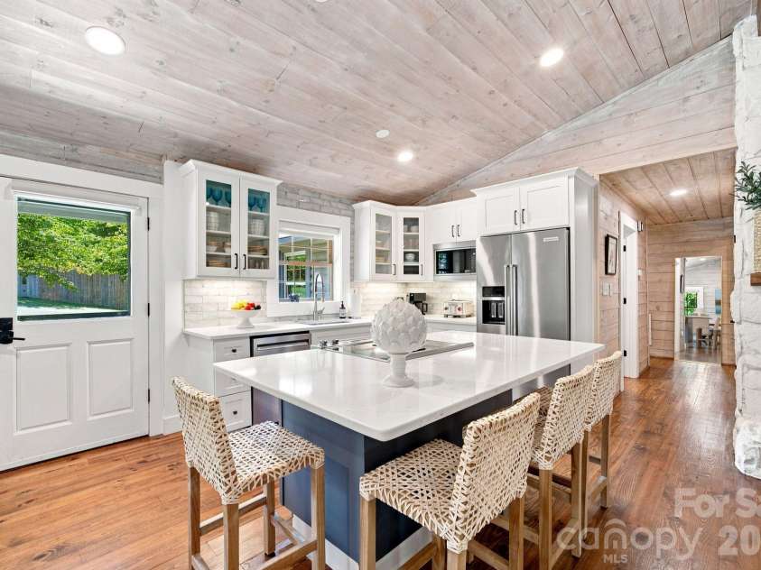 9428 Windygap Road, Charlotte, NC 28278.  MLS# CAR4427688, YatesRealty ID 52909. 