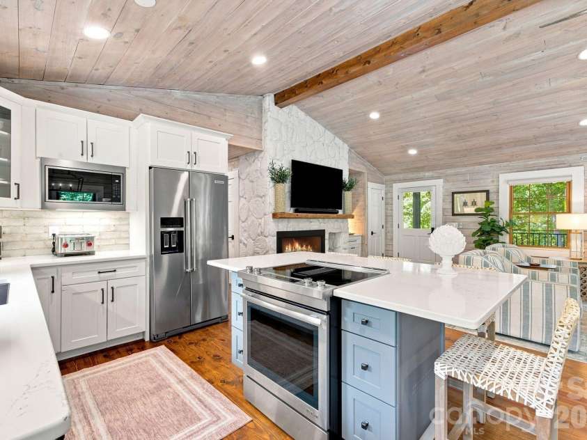9428 Windygap Road, Charlotte, NC 28278.  MLS# CAR4427688, YatesRealty ID 52909. 