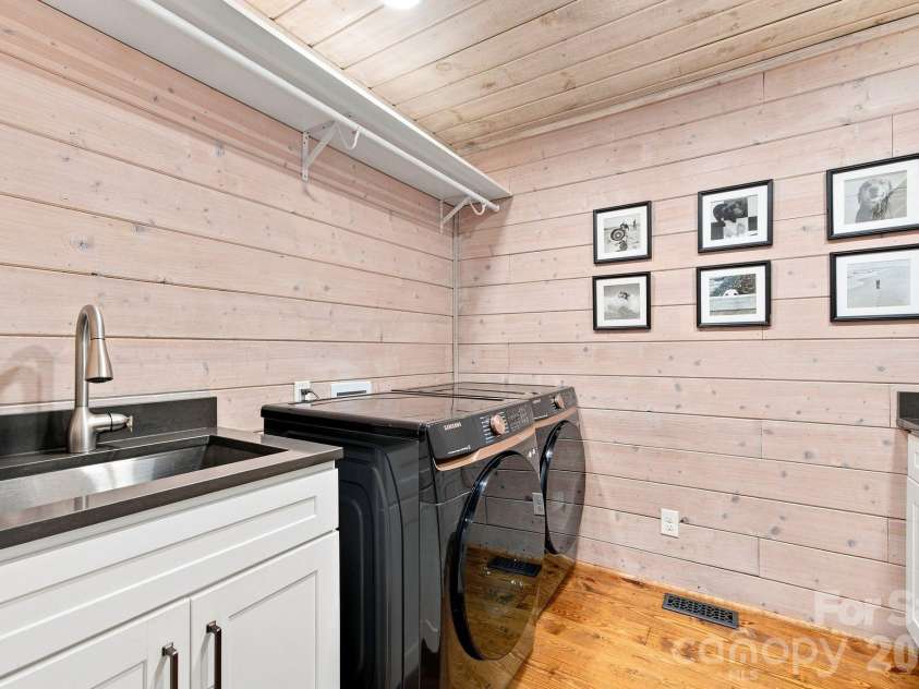 9428 Windygap Road, Charlotte, NC 28278.  MLS# CAR4427688, YatesRealty ID 52909. 