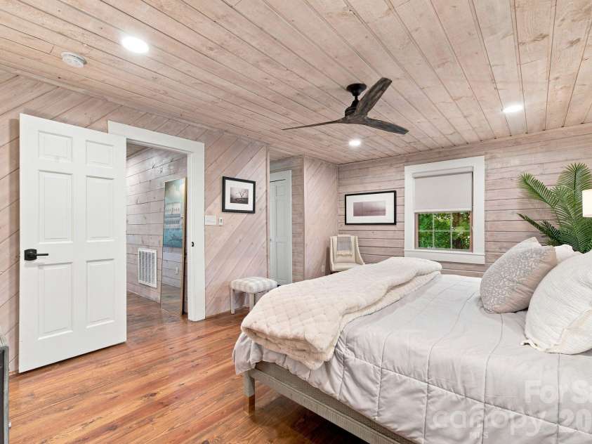9428 Windygap Road, Charlotte, NC 28278.  MLS# CAR4427688, YatesRealty ID 52909. 