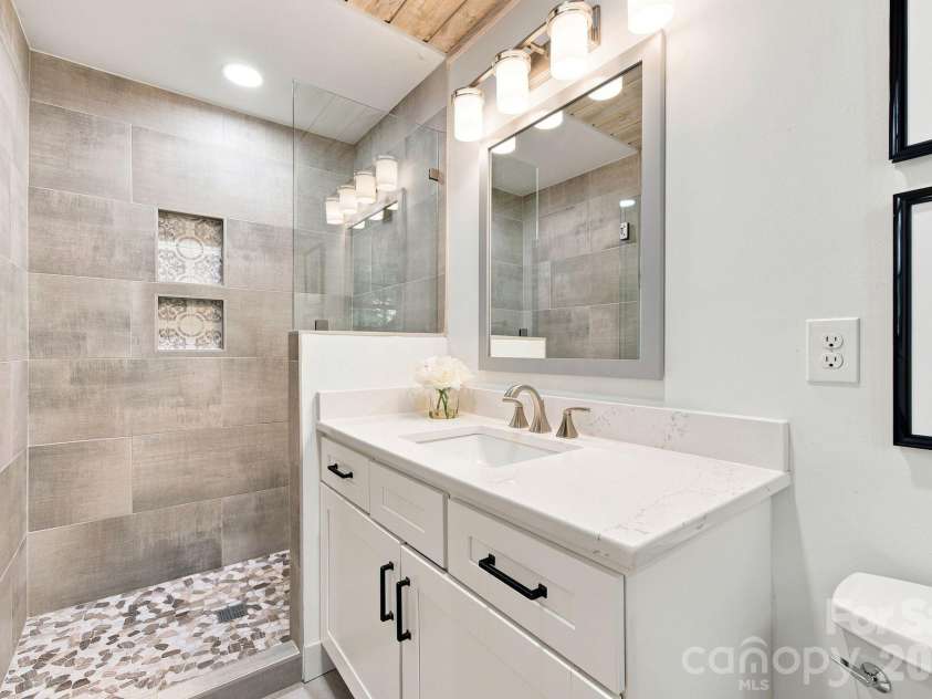 9428 Windygap Road, Charlotte, NC 28278.  MLS# CAR4427688, YatesRealty ID 52909. 