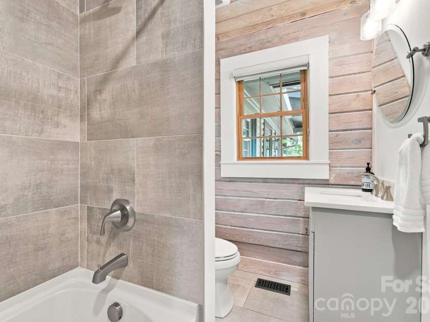 9428 Windygap Road, Charlotte, NC 28278.  MLS# CAR4427688, YatesRealty ID 52909. 