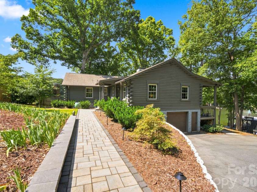 9428 Windygap Road, Charlotte, NC 28278.  MLS# CAR4427688, YatesRealty ID 52909. 