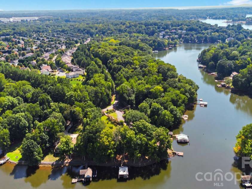 9428 Windygap Road, Charlotte, NC 28278.  MLS# CAR4427688, YatesRealty ID 52909. 