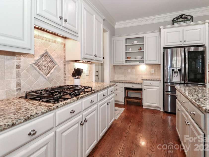 188 Wild Harbor Road, Mooresville, NC 28117.  MLS# CAR4239589, YatesRealty ID 5291. Ktchen with gas cooktop