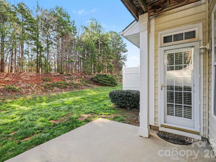 5955 Pale Moss Lane, Charlotte, NC 28269.  MLS# CAR4357485, YatesRealty ID 5291. 