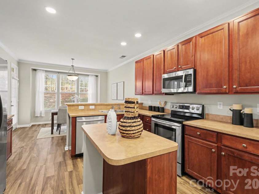 5955 Pale Moss Lane, Charlotte, NC 28269.  MLS# CAR4357485, YatesRealty ID 5291. Ample Cabinet Space with Breakfast bar