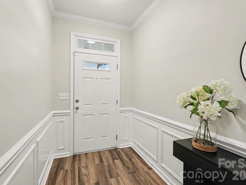 5955 Pale Moss Lane, Charlotte, NC 28269.  MLS# CAR4357485, YatesRealty ID 5291. Front Foyer