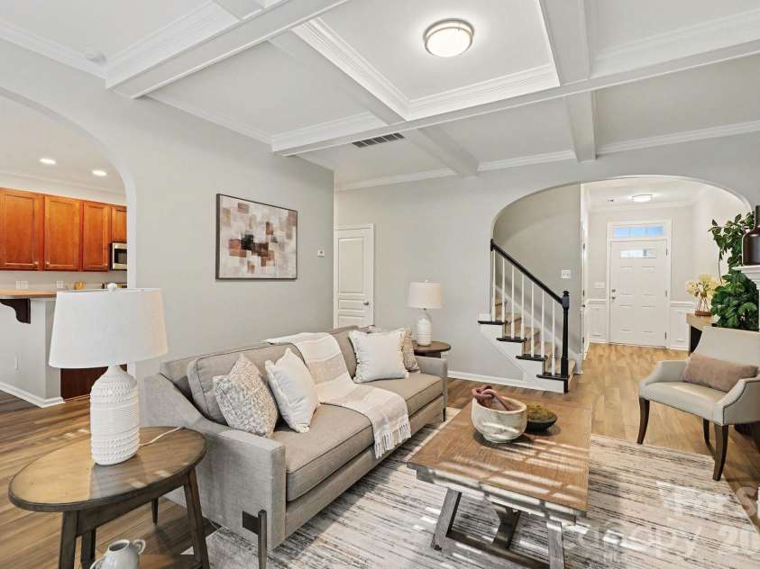 5955 Pale Moss Lane, Charlotte, NC 28269.  MLS# CAR4357485, YatesRealty ID 5291. Large Open Floorplan