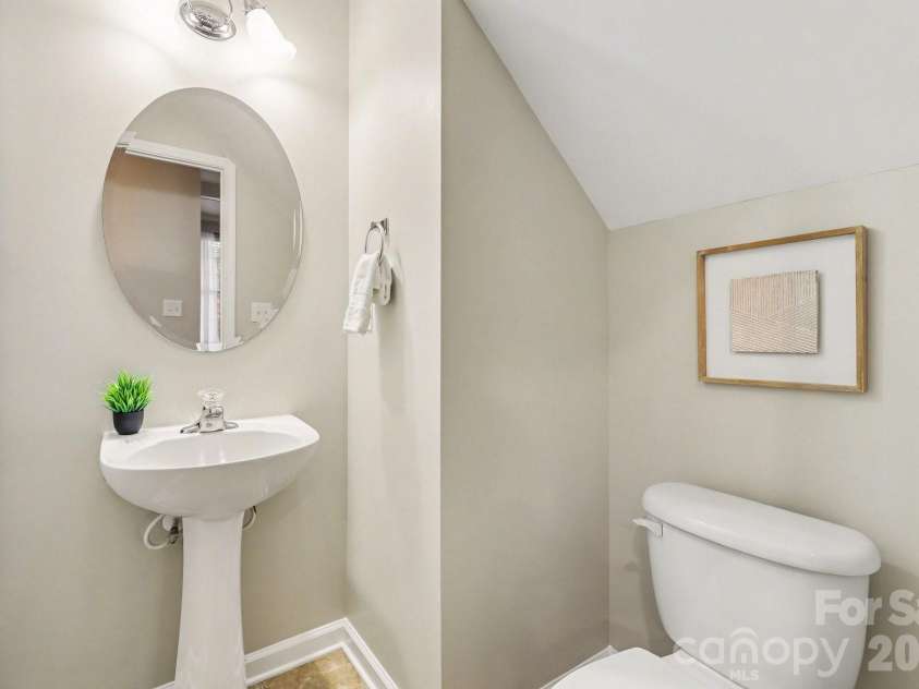 5955 Pale Moss Lane, Charlotte, NC 28269.  MLS# CAR4357485, YatesRealty ID 5291. Main floor - Half bath