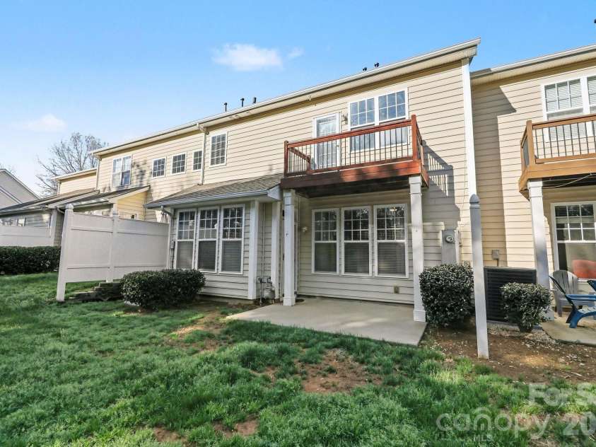 5955 Pale Moss Lane, Charlotte, NC 28269.  MLS# CAR4357485, YatesRealty ID 5291. Private Yard 