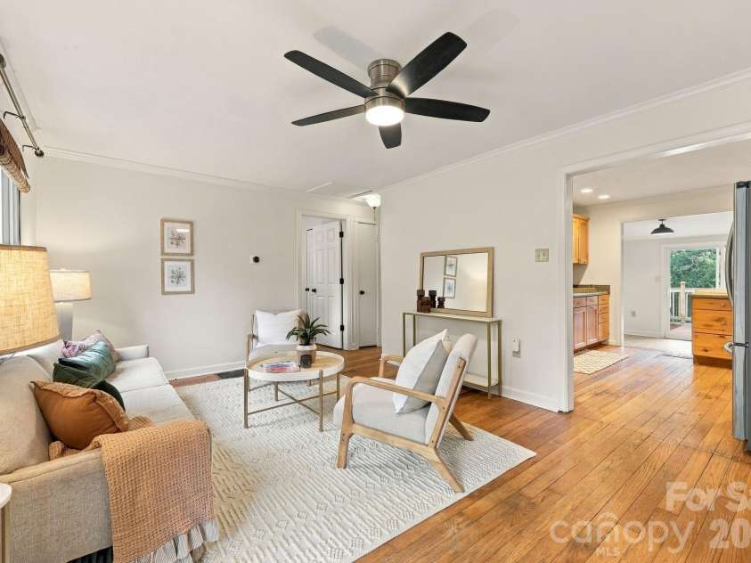 21 Balsam Avenue, Asheville, NC 28806.  MLS# CAR4423009, YatesRealty ID 52913. 