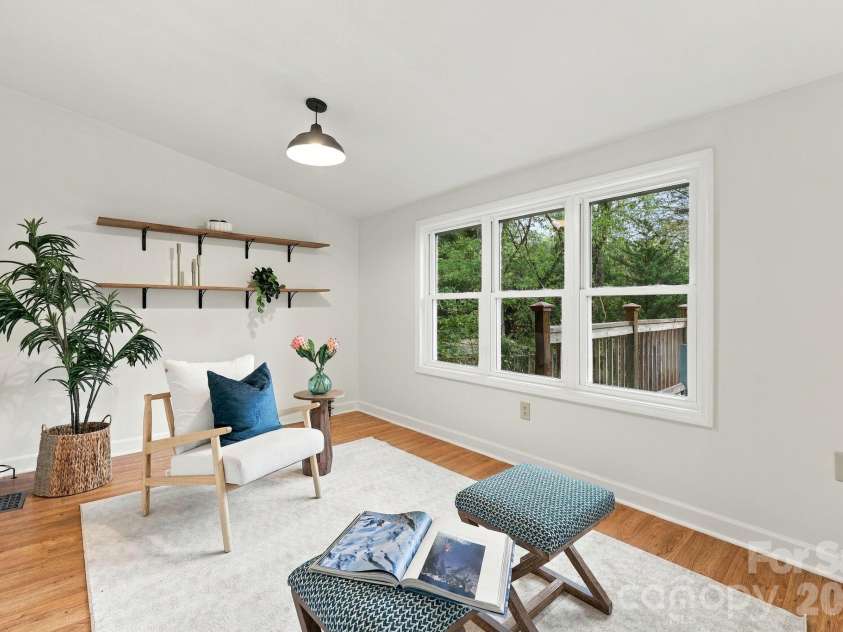 21 Balsam Avenue, Asheville, NC 28806.  MLS# CAR4423009, YatesRealty ID 52913. 