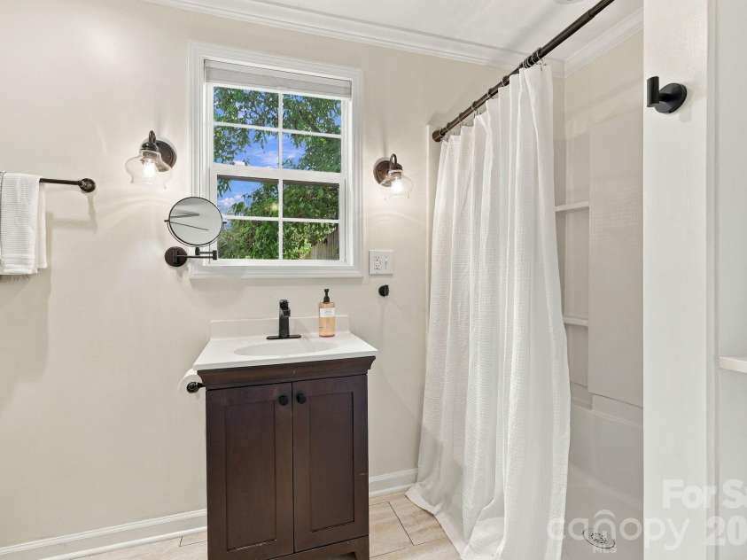 21 Balsam Avenue, Asheville, NC 28806.  MLS# CAR4423009, YatesRealty ID 52913. 