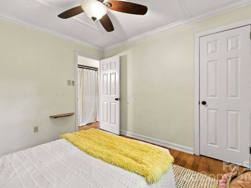 21 Balsam Avenue, Asheville, NC 28806.  MLS# CAR4423009, YatesRealty ID 52913. 